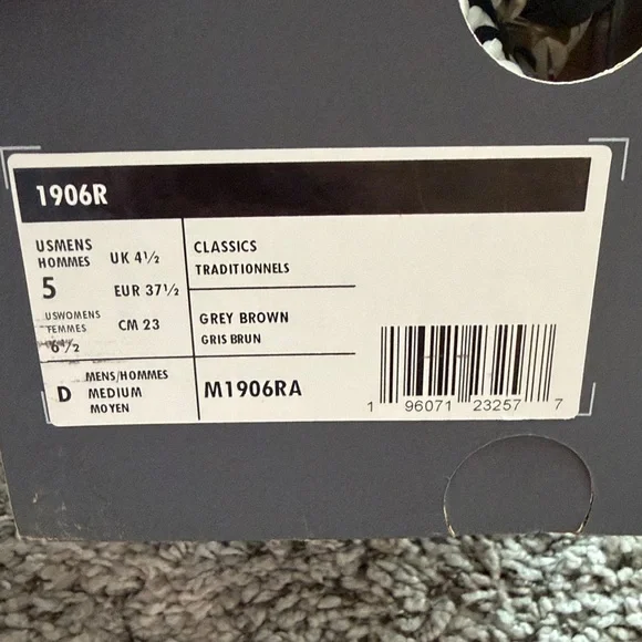 New Balance Silver and Black white gold 1906R size 6.5 - Picture 8 of 8